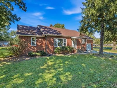 1911 Foster Dr