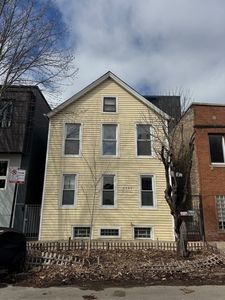 2230 N Washtenaw Ave