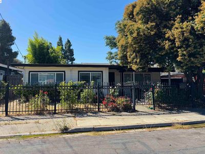 1691 Ashbury Dr