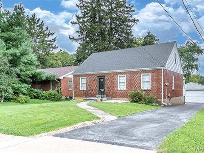 8746 North Ave