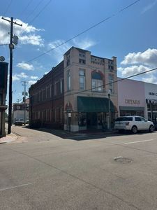 215 Howard St
