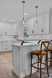 5636 North River Forest DRIVE