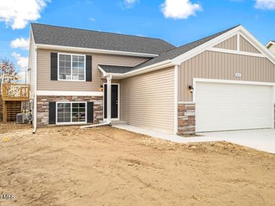 1051 Lakeside Ln