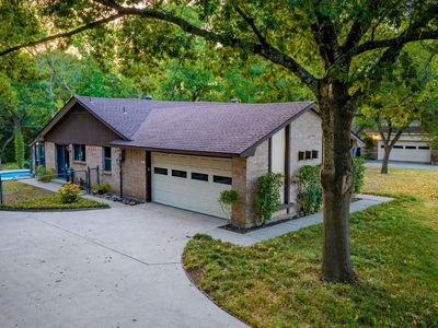 305 Shadowwood Trl