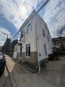 1209 Pike St