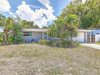 831 Lakeside Dr