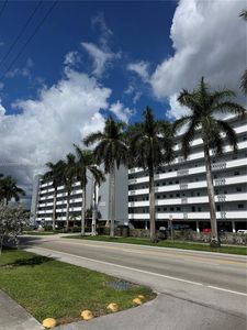 Property at 1000 NE 14th Ave APT 101, Hallandale Beach, FL
