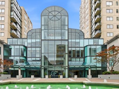 1 Daniel Burnham Ct APT 722