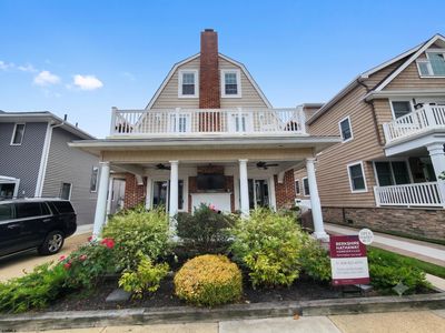 10 N Iroquois Ave