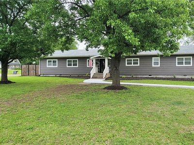 733 N Elm St