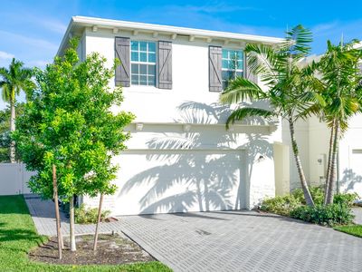 4246 Lagoon Shore Drive