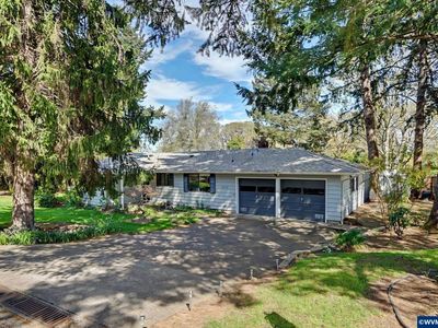 1525 NW Woodland Dr