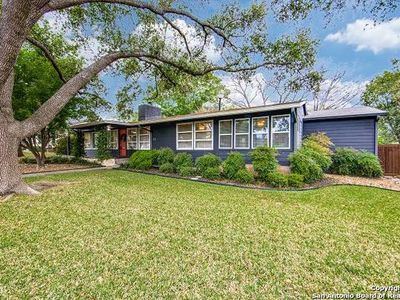 211 ROBINHOOD PL