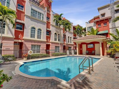 1033 NE 17th Way Unit 1201