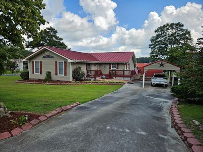35 Agnes St