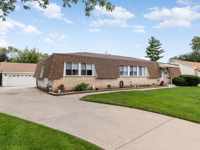 Property at 100 Des Plaines Ln, Hoffman Estates, IL