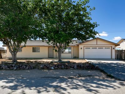 10416 Peach Ave