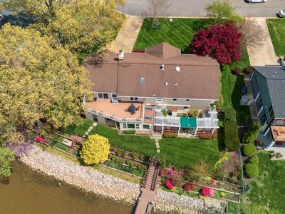 8910 Captains Row