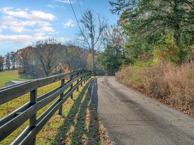 8242 River Road Pike