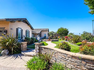 4437 Via De Los Cepillos