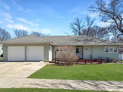 841 Redwood Dr