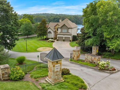 210 Casa Del Lago Way