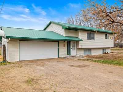 60 Laurie Ln
