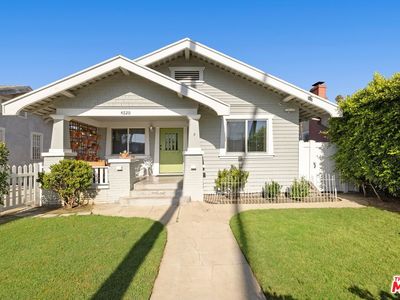 4820 S Van Ness Ave
