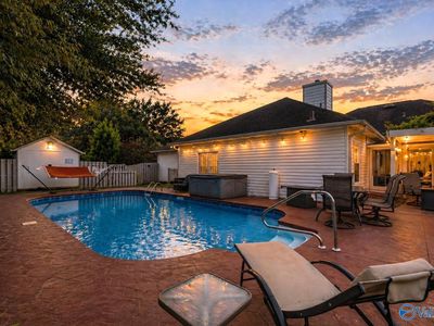 102 Silver Tail Ln SW