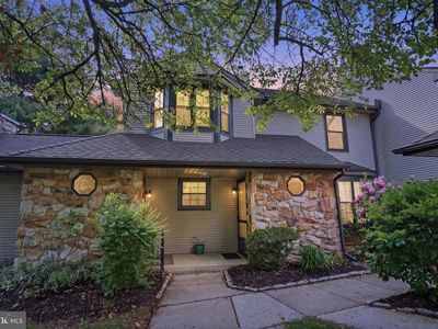 242 Sassafras Ct