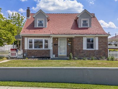 810 E Bellevue Ave