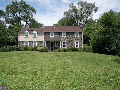 1130 N Woodbine Ave