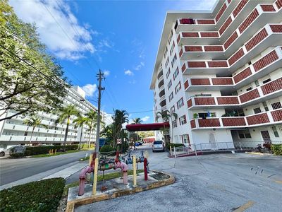 3660 NE 166th St APT 415