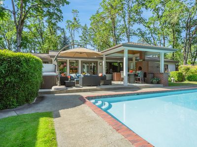 18 Ridgewood Dr