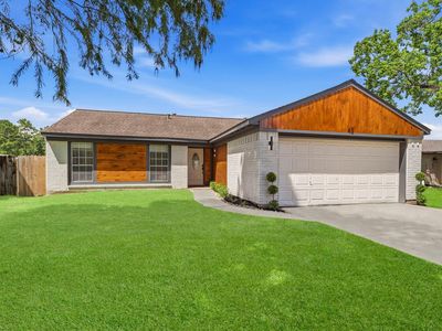 42 Lyrebird Dr