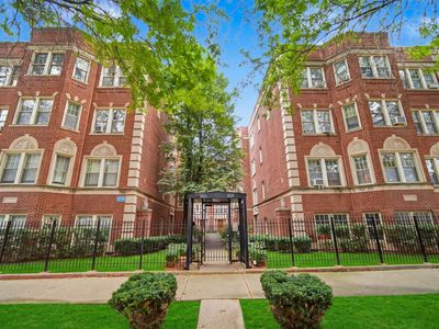 6135 N Hoyne Ave #3