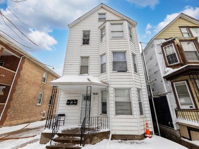 8632 S Escanaba Ave