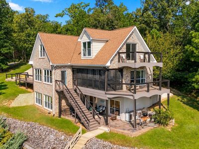 221 Oakleaf Cir