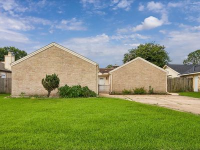 810 Halewood Dr