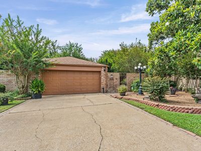 6903 Bullinger Dr