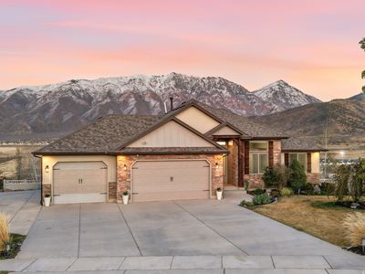 1183 E Foothill Dr S