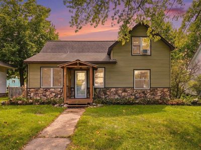 121 W Race Ave