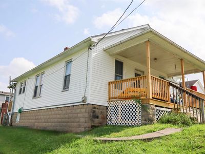 60 Watkins Ln