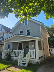 1046 W 28th St