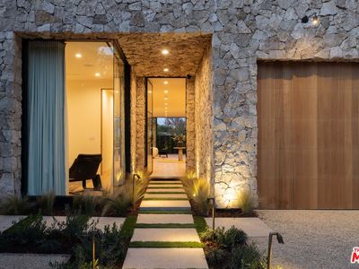 10323 Valley Spring Ln