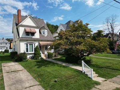 52 Linshaw Ave