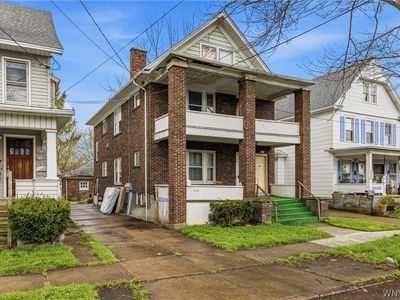 2000 La Salle Ave