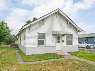 2528 E Rowan Ave