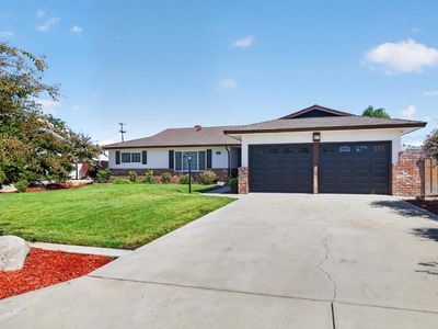 5881 E El Monte Way