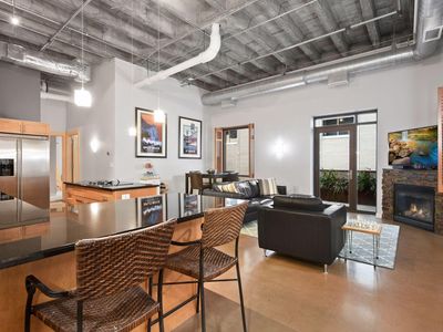 601 Marquette Ave APT 604